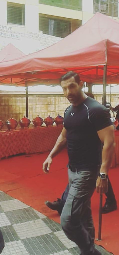 OfficialDishoom's tweet photo. Kabir aka John Abraham on the set of #Dishoom.

@NGEMovies @TheJohnAbraham https://t.co/OPP6y9ZGTE