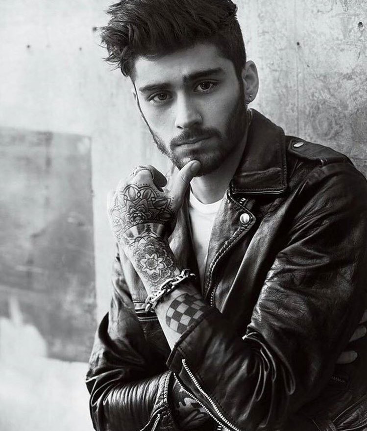 UpdatesZMalik's tweet photo. Zayn for Vogue US. https://t.co/HAuXuQiQpG