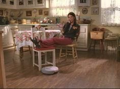 GilmoreGirrls's tweet photo. We have wanted a #roomba since this episode. Tell us that you don't.
#GilmoreGirls #GilmoreGirlsRevival #Loreai https://t.co/y57GYVMWko