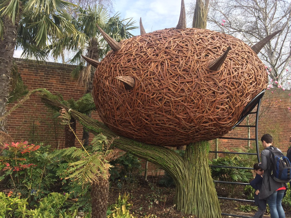 sarahbaileyvm's tweet photo. #hamptoncourtpalace #magicgarden #magicplayground #mythical-animals #unicorns #treehouse https://t.co/AIi9hm7bkS