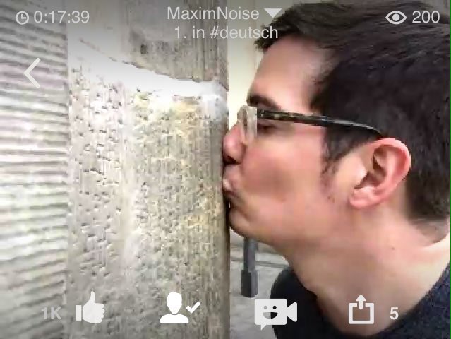 MrsDunja's tweet photo. Da knutscht ein Typ Namen's @maximnoise das #BrandenburgerTor 💕😄
#Berlin #maximnoise #knutscha #tot #verbindet 😉 https://t.co/Y4v4J420kM