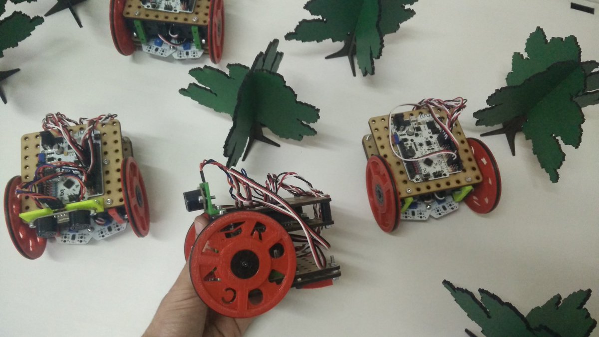 Make_and_Learn's tweet photo. #ModBots a punt per a competir i donar guerra a la @robocatalunya de #Granollers @rocaumbertfa @latroca_ccpt https://t.co/RVM9qIXmhf