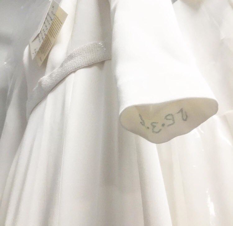 She had her old, her new and her borrowed so we gave her #somethingblue with a hand wedding date in her sleeve