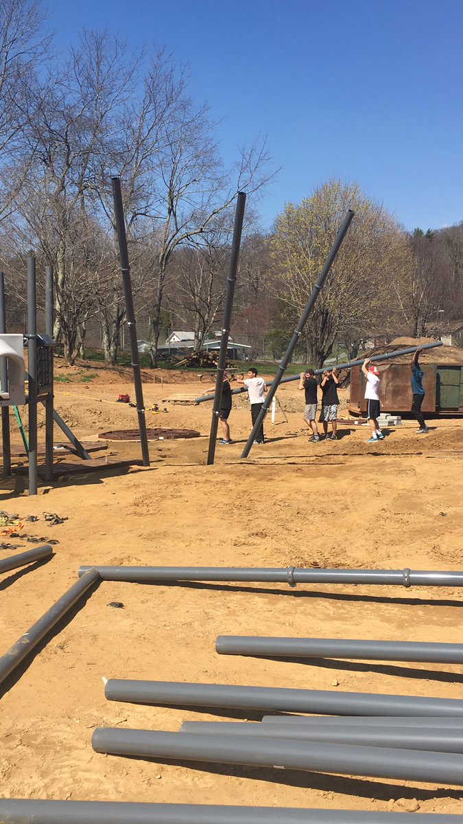 AppStateMSoccer's tweet photo. Boys were out at Hardin Park Elementary building a playground for the kids. #buildingcommunity #family https://t.co/vdVM62PWBq