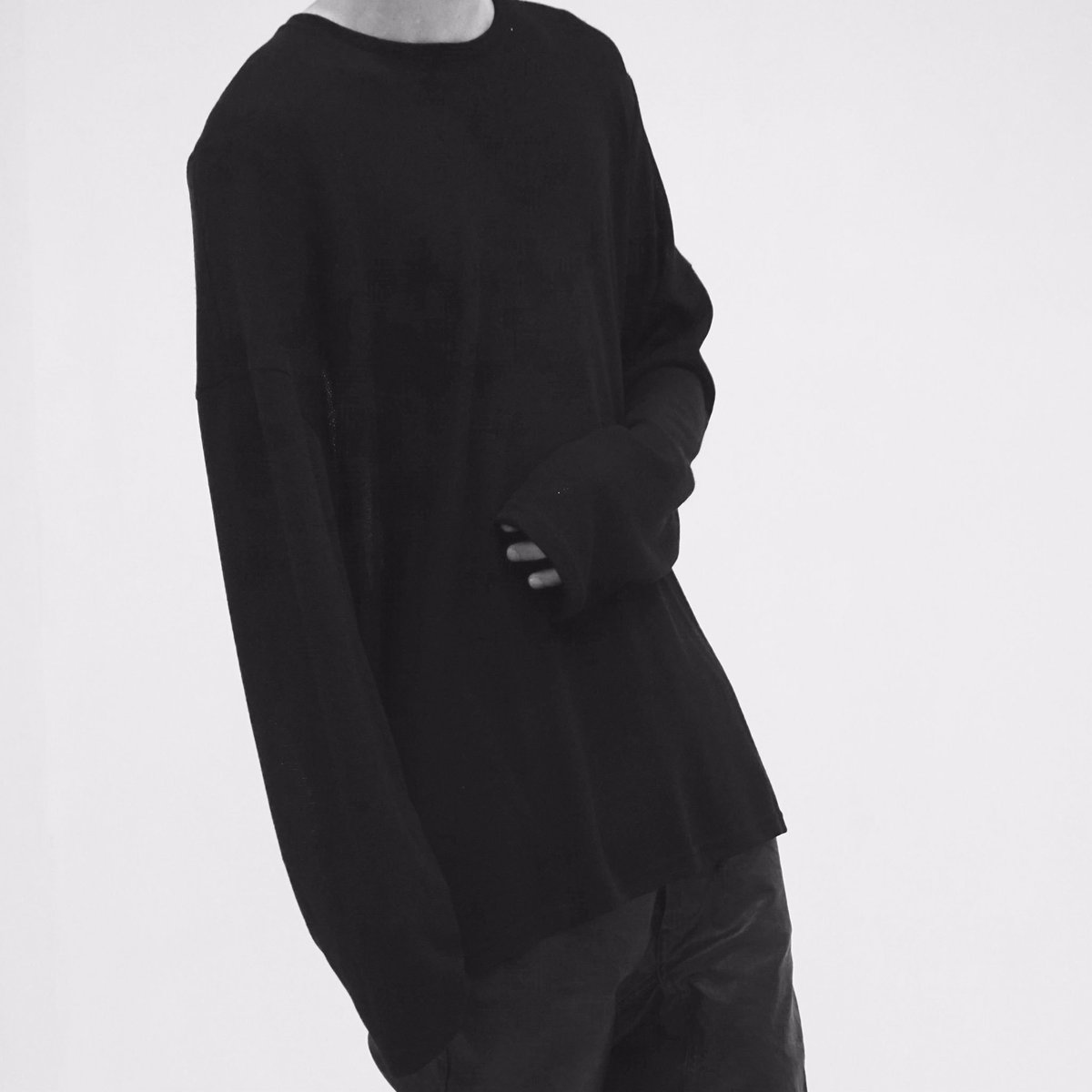 rabbitholeLNDN's tweet image. Oversized curved tee available now. #rabbitholelondon #collectionii