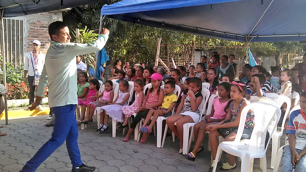 comsebacofsln's tweet photo. Comandante DANIEl inauguró 150 mts linealesdeADOQUINADoen barrio San Pedro- SEBACO @VivaNicaragua13 @el19digital https://t.co/JSKTkZBnxH