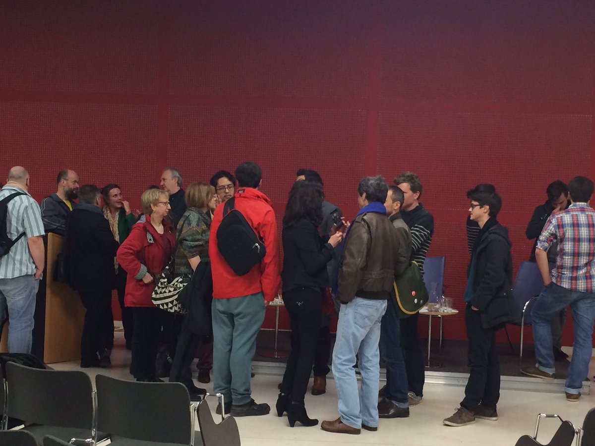 Bien longtemps apres la fin de @UP_Sceaux conférence le publique reste fasciné avec <a href="/idrissaberkane/">Idriss J. Aberkane Ph.D x3</a>. #blueeconomy