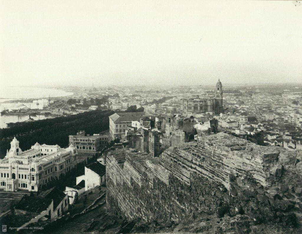 OrgullodeMalaga's tweet photo. La ciudad en 1920...
#RecuerdosdeMálaga
Foto: @ArchivoMalaga https://t.co/ECUFpSQU3b