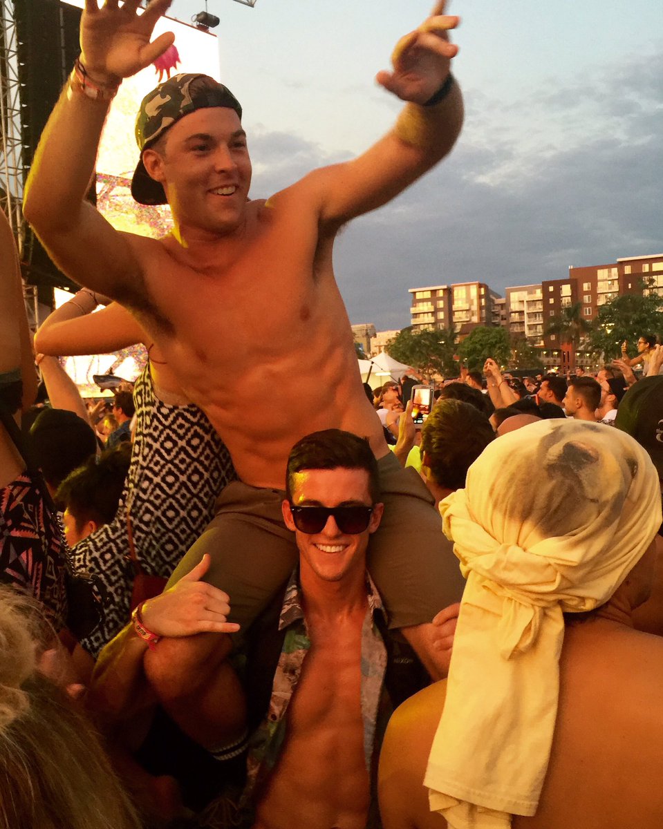 DylanWing's tweet image. #crssdfest