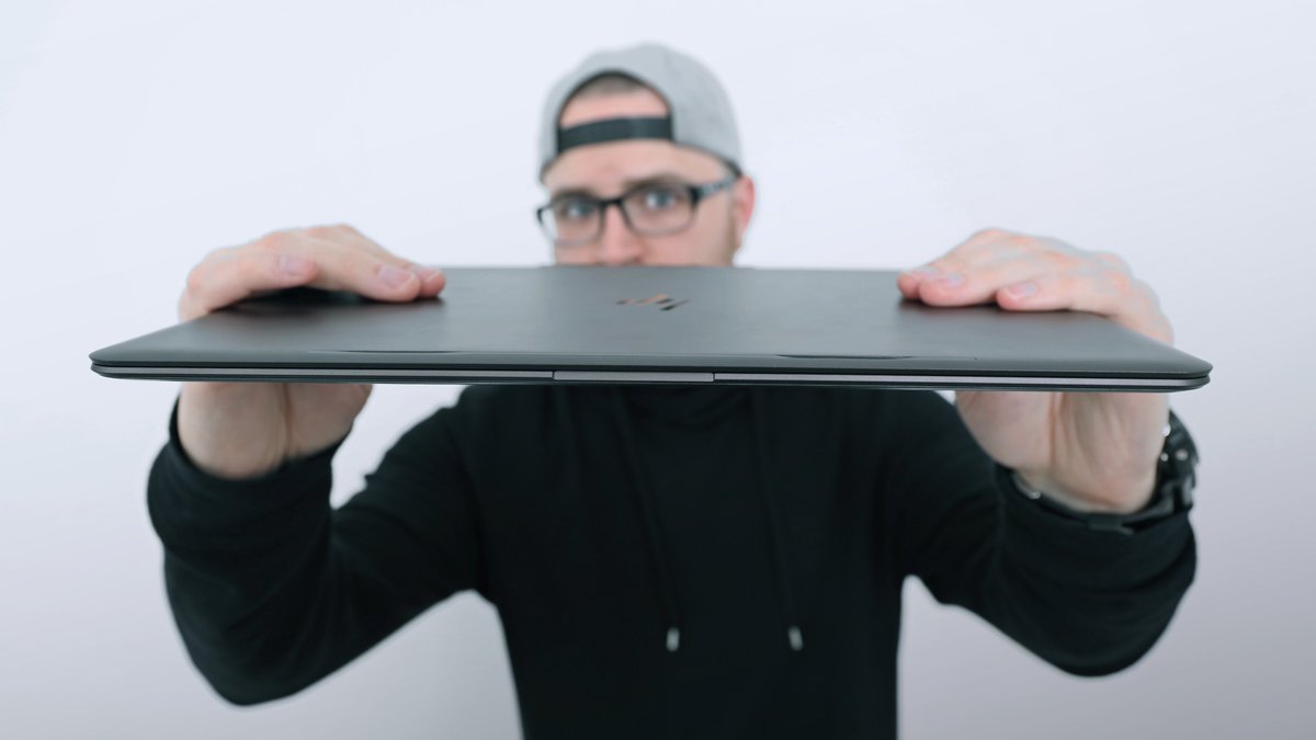 UnboxTherapy's tweet image. NEW VIDEO - Unboxing The World’s Thinnest Laptop from @HP - youtu.be/pe4u7anS28g RT! #ReinventObsession