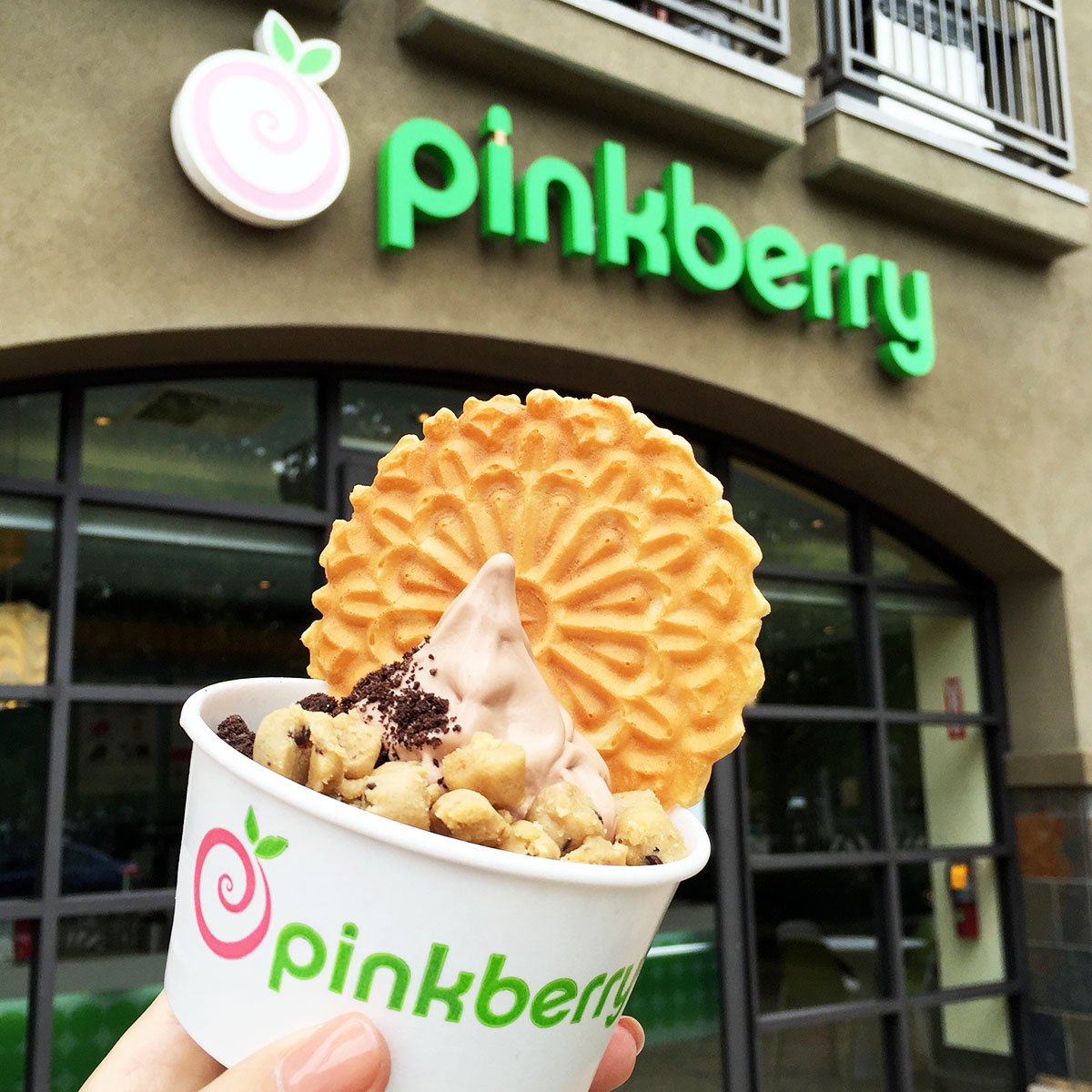 Pinkberry's tweet photo. Sometimes Cookies &amp; Cream #Pinkberry calls for all cookie toppings! #yum https://t.co/x2NpZbSA54