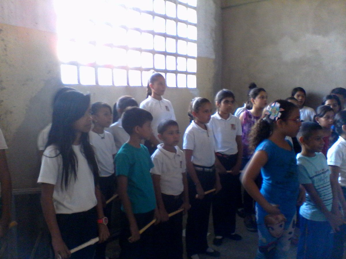 ModDonBernabe's tweet image. Ensayo, coros, cuatro, flauta @elsistema @abinegrette  @yulyannrabert @anyjo2589