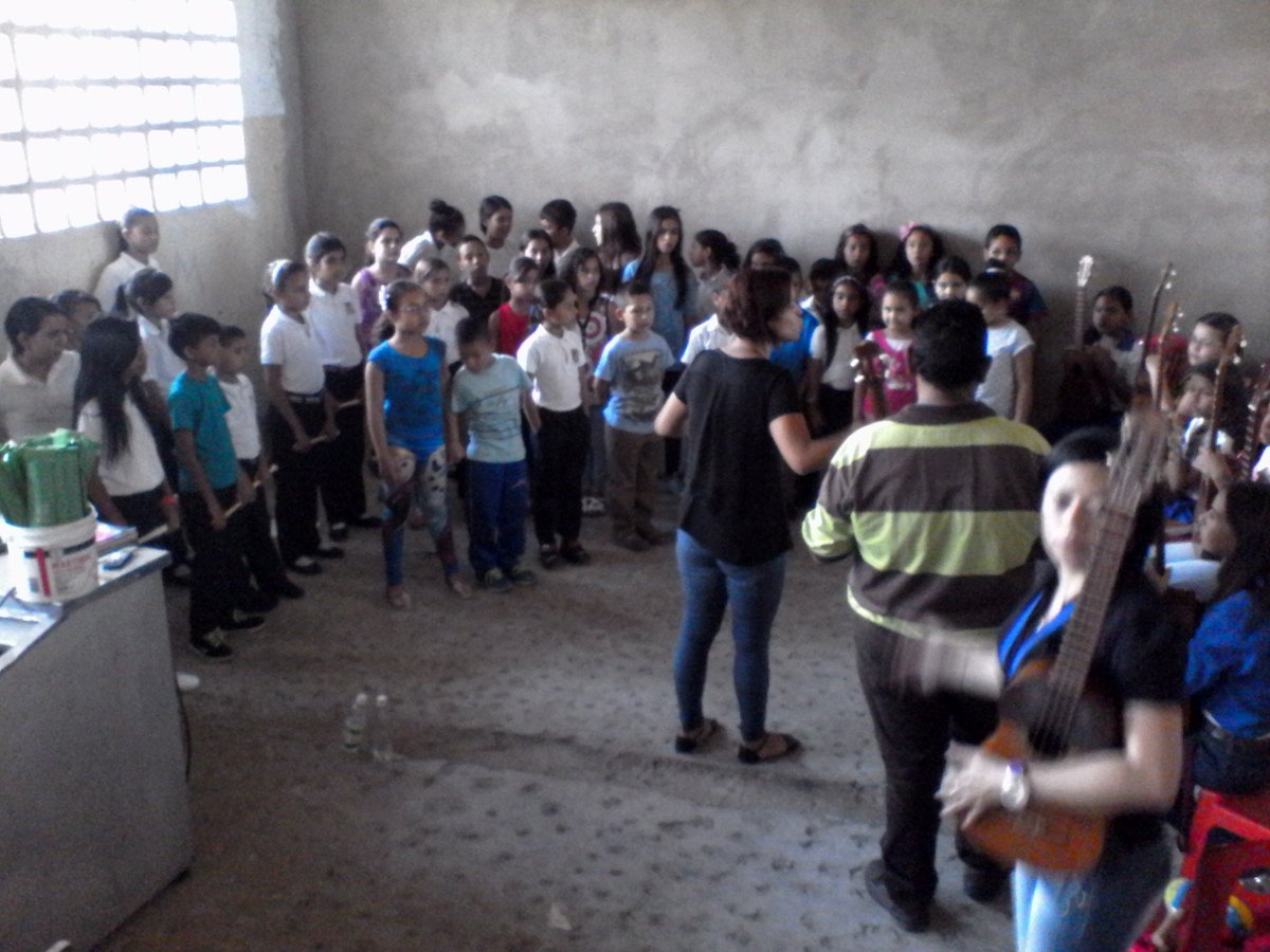 ModDonBernabe's tweet image. Ensayo, coros, cuatro, flauta @elsistema @abinegrette  @yulyannrabert @anyjo2589