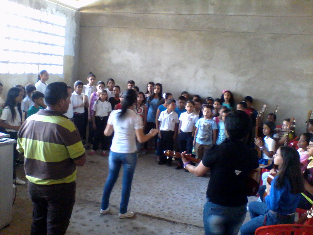 ModDonBernabe's tweet image. Ensayo, coros, cuatro, flauta @elsistema @abinegrette  @yulyannrabert @anyjo2589
