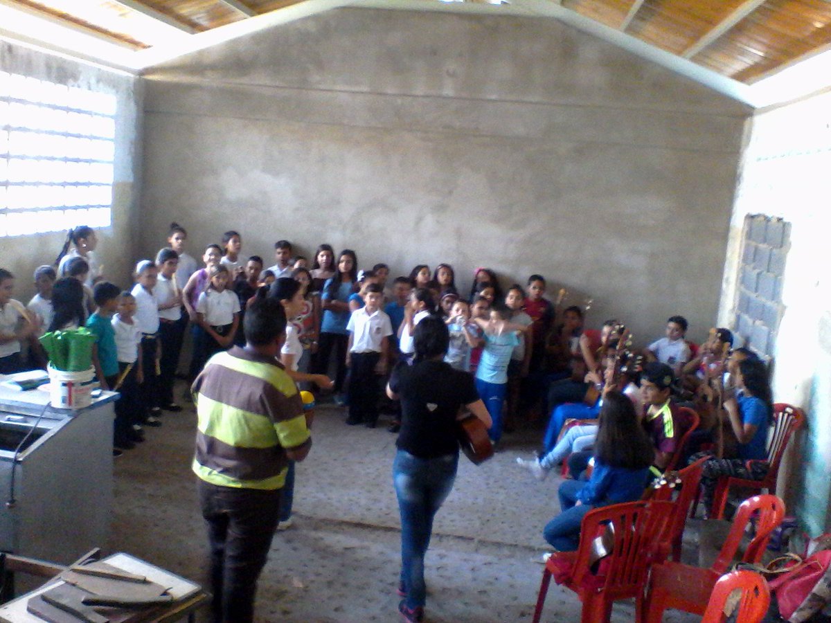 ModDonBernabe's tweet image. Ensayo, coros, cuatro, flauta @elsistema @abinegrette  @yulyannrabert @anyjo2589