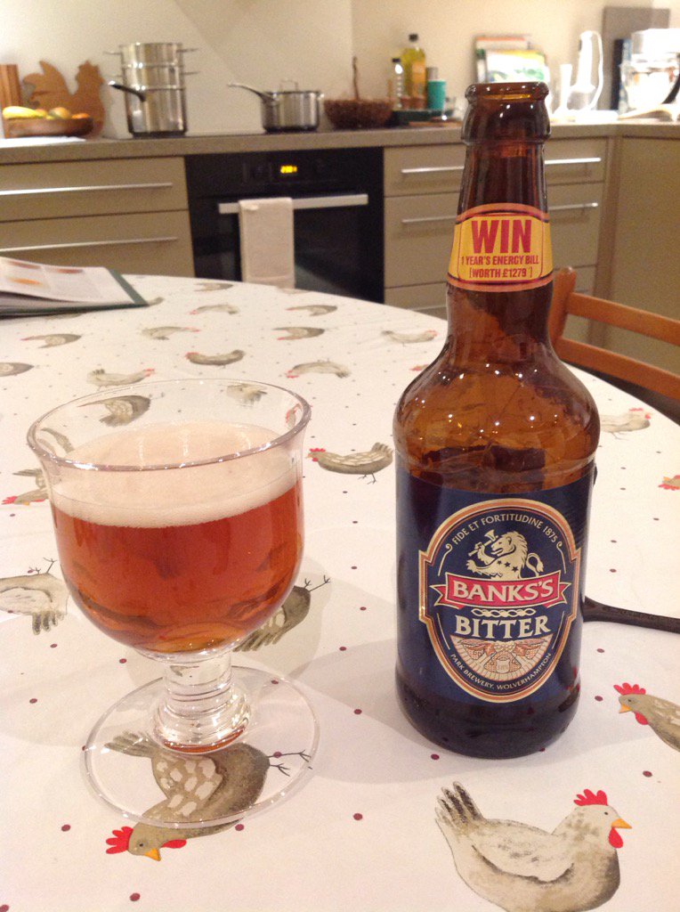 woodboroughpark's tweet image. After every PC meeting one needs a beer. This time a Banks's Bitter from Marstons in Wolverhampton. 3.8%. #6togo