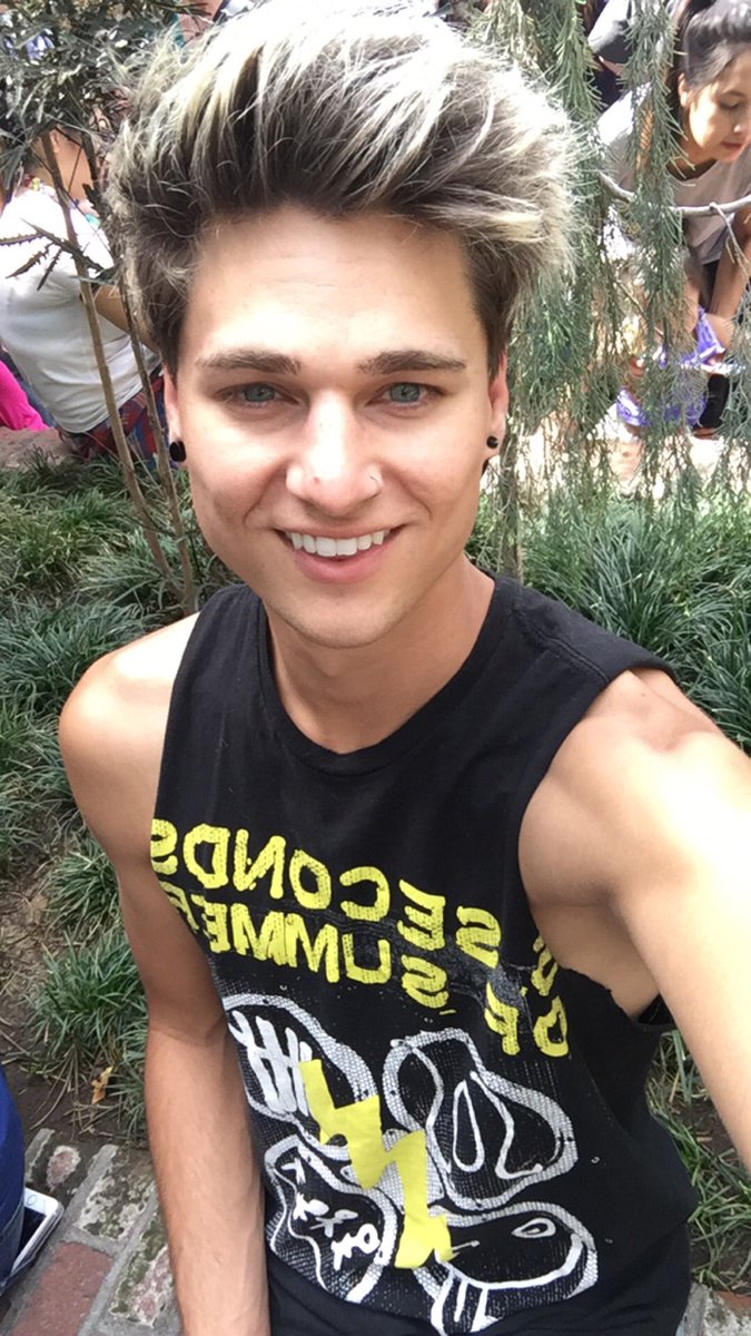 OfficialBradlee tweet picture