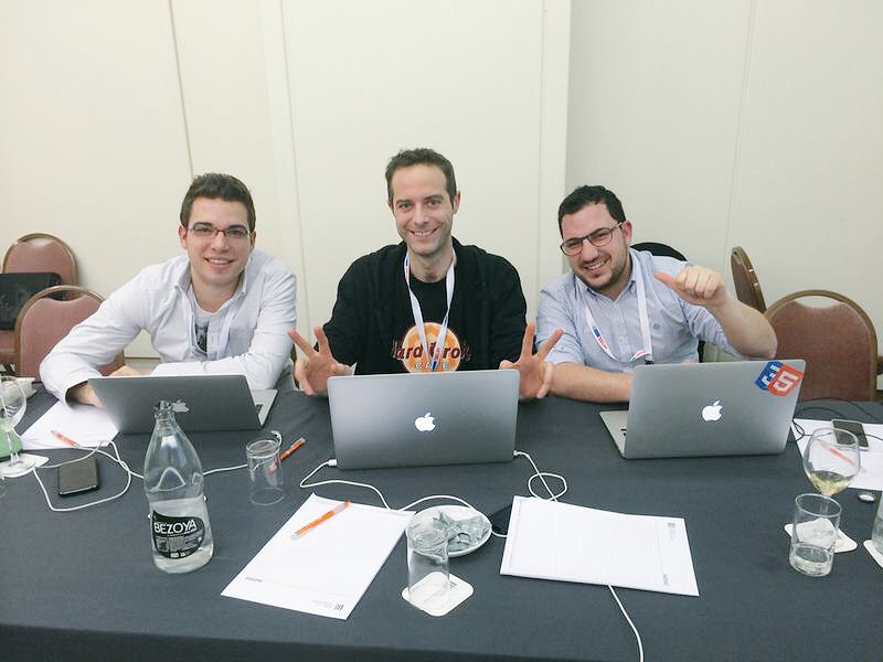 OSrecio's tweet photo. #MagentoMoment with @VinaiKopp and @carlosas1n in #MM14ES Hackaton :D https://t.co/xHfYxa7xas