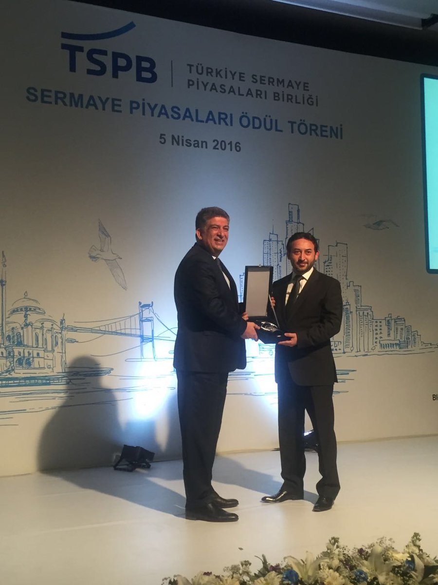 tspborgtr's tweet photo. #TSPB2016 Sermaye Piyasası Basın Ödülleri "2015 Yatırım Fonlarında Sınırlar Kalkıyor" ödülünü Ekonomist Online'nın! https://t.co/xtuWlqYHHT