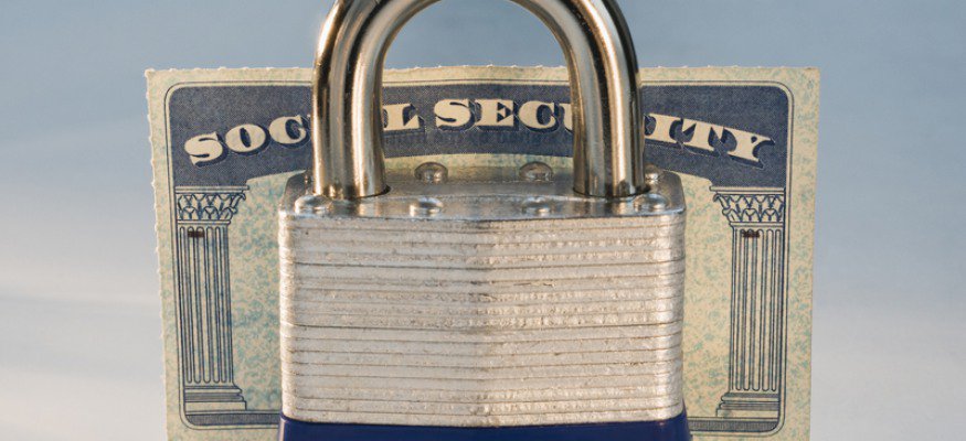 ClarkHoward's tweet photo. New laws will impact Social Security this year. Do this before the end of April! https://t.co/KJimcjqekL https://t.co/HQQlULhOcE