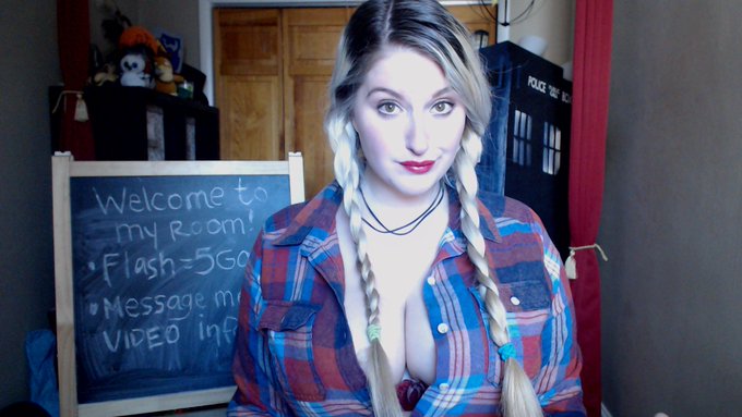 Heyo! It's Tuesday and I'm ready to hang out on SM! https://t.co/yEFF6N2S04