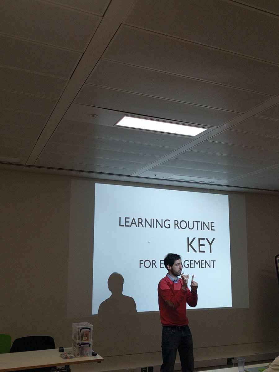 Electryc's tweet photo. Starting Android StudyJams in London with @dggonzalez from @novoda and @AlvaroSanmartin from @udacity #devstudyjams https://t.co/5jylAX5Hsz