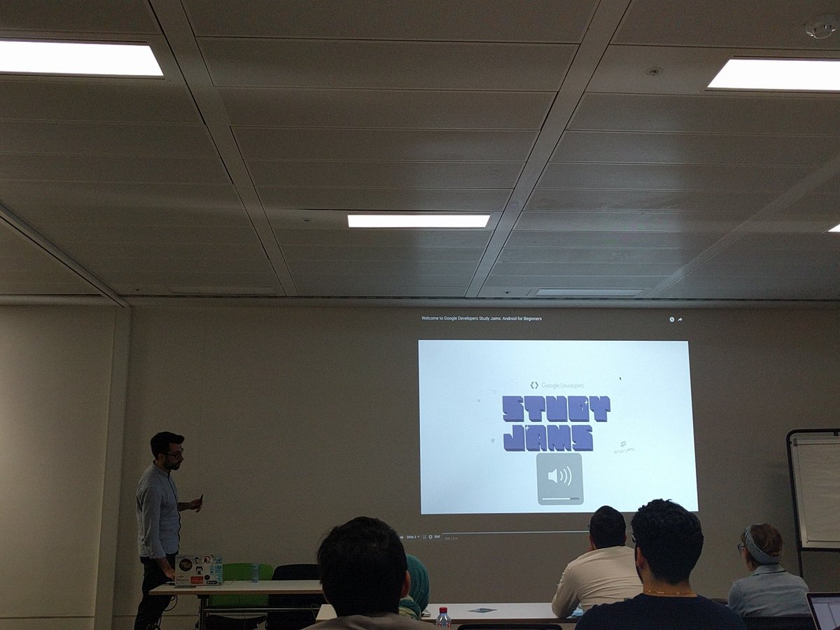 Electryc's tweet photo. Starting Android StudyJams in London with @dggonzalez from @novoda and @AlvaroSanmartin from @udacity #devstudyjams https://t.co/5jylAX5Hsz