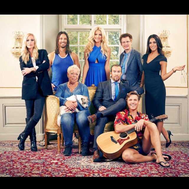 Nu. Precis nu ska ni slå på TV3 där det bjuds på stor underhållning och många skratt. #realitystjärnorna