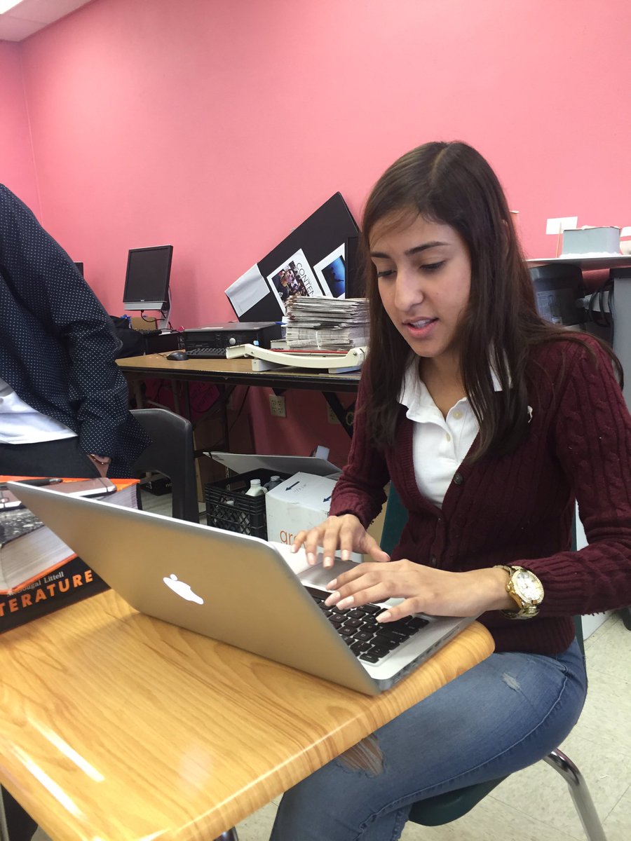 MLECJaguars's tweet photo. .@HarbingerMLEC staff researching, brainstorming & discussing current events while planning the next issue #DigitEd https://t.co/Xir25mUPhK