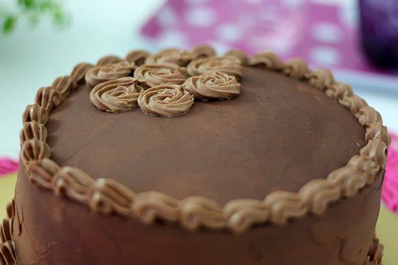 LoveEatFood's tweet photo. Chocolate cake with peanut butter icing 😍 #foodporn https://t.co/IVauVQGeGE