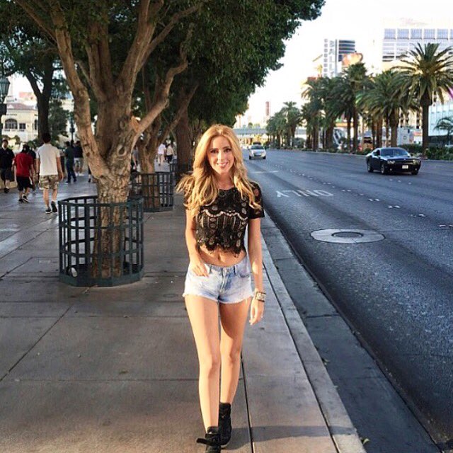 SHANIK_ASPE's tweet photo. Desde las Vegas con @BoxAzteca7 look @LATIENDITADF https://t.co/7udmYeLmIP