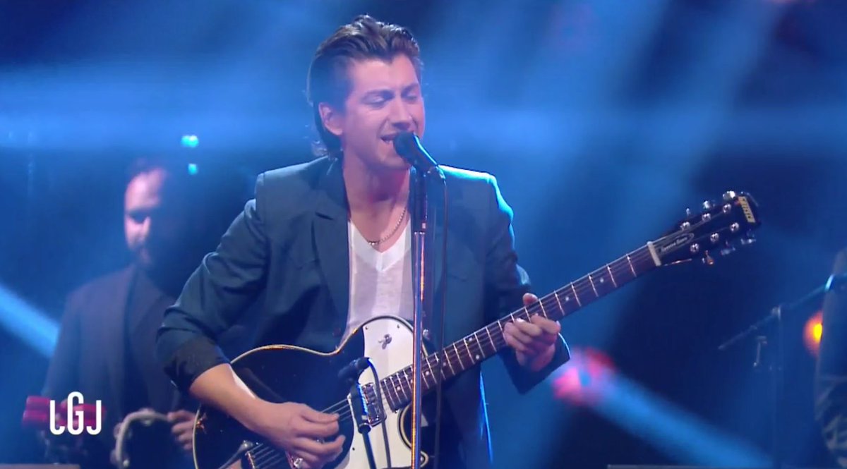 linfoduvrai's tweet image. Le live des Last Shadow Puppets, c'est tout de suite et c'est un délice. #LGJ