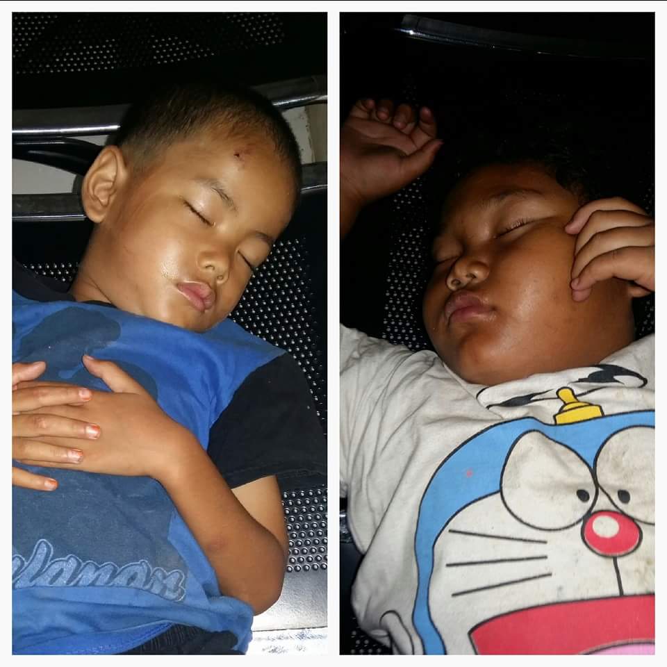 urbancikarang's tweet photo. 01.10 Ditemukan 2 anak kecil di Sukadanau, Cikarang Barat. Sekarang tertidur pulas di Polsek Cikarang Barat. https://t.co/Io8IzjXbXX