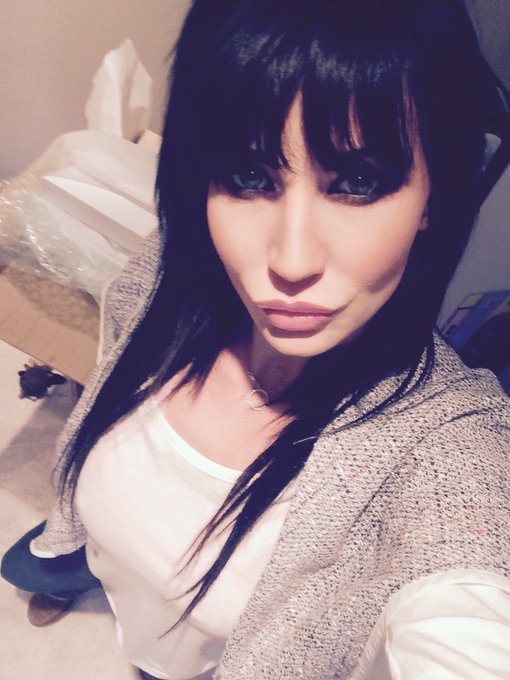 Still boxes everywhere .. Apart from dropping my phone down the loo .. I've been moving house 🙃🤗 😅😅 https://t<a href="/tag/selfiesunday"class="tags"><span>#selfiesunday</span></a><a href="/tag/happyvalentinesday"class="tags"><span>#happyvalentinesday</span></a><a href="/tag/adult"class="tags"><span>#adult</span></a><a href="/tag/tit"class="tags"><span>#tit</span></a>