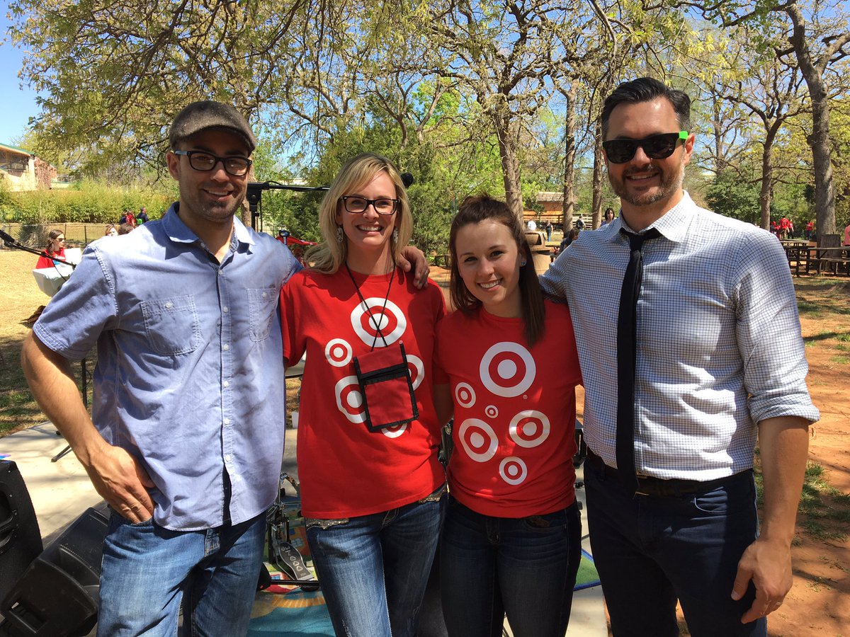 Love the amazing opportunities we have to give back in our community! #volunteer #T1397 #ReadAcrossOklahoma #OKCZoo