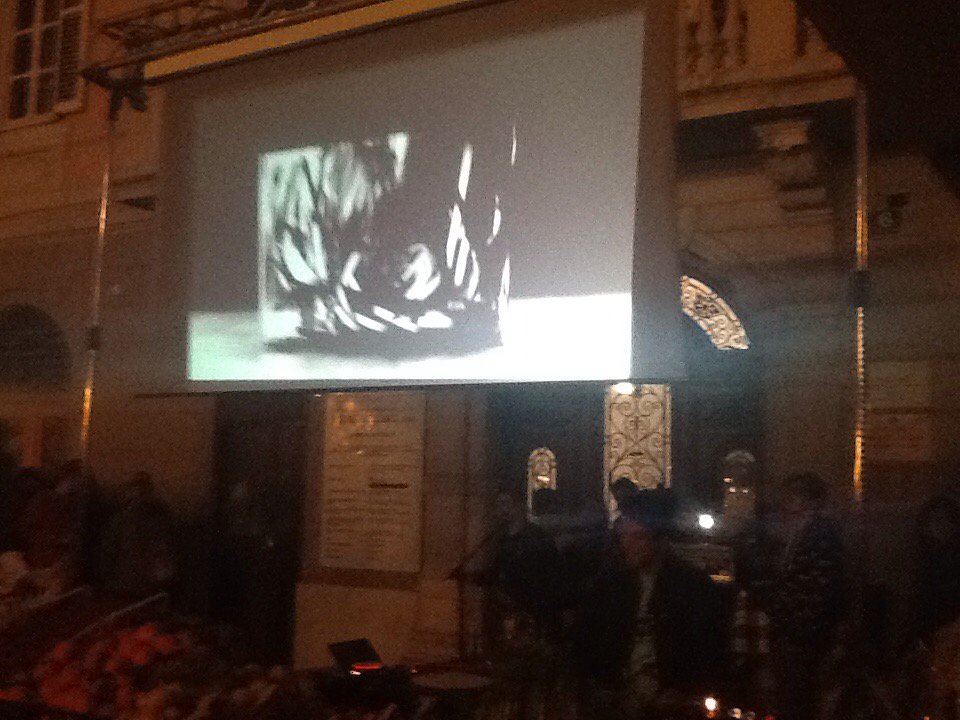 TagliaCorti's tweet photo. Sono iniziate in Ponterosso le proiezioni per la preview di #TagliaCorti2016 ! https://t.co/nEDwXCQgoT
