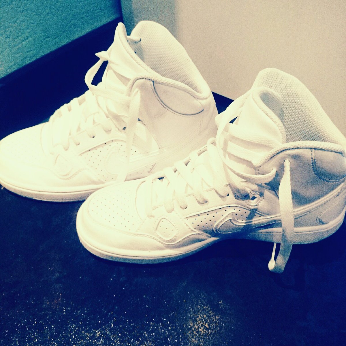 Nicnic432's tweet photo. New shoes😍😍😍#nike https://t.co/hsYWOBT4sc