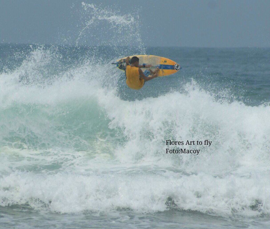 bomberitosurf's tweet photo. Mi hijo en su Patio (Kalani Flores). https://t.co/JPfzcb9pL5