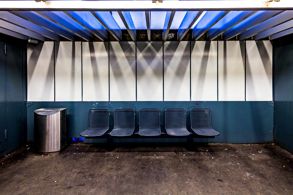 BerlinJeck's tweet photo. #waitingbench at #trainstation #weilwirdichlieben https://t.co/AhhNW9RdwF