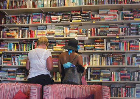 APITS_PV's tweet photo. #APageInTheSun es un lugar de historias que van más allá de los libros. #PuertoVallarta https://t.co/r35b8tMqXq