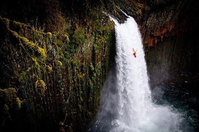 bardstownboater's tweet photo. https://t.co/dW12SQnHum #TeamNRS: @tylerbradt dropping 95 foot Abiqua Falls, Oregon. "I was on my way to a good li… https://t.co/a753POGhyE