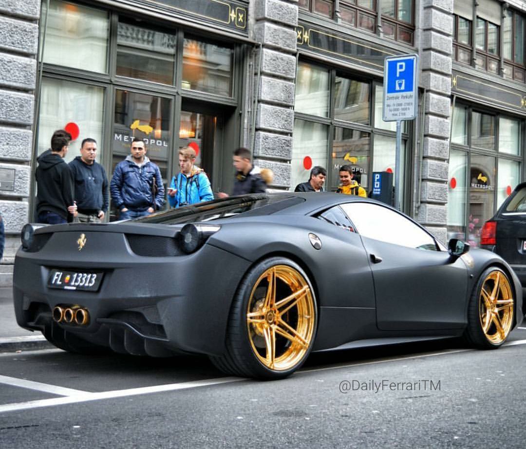DailyFerrariTM's tweet photo. Black and gold. 😱.... #DailyFerrariTM #WWCTM #Cars #Ferrari https://t.co/5ZyRrfa93O