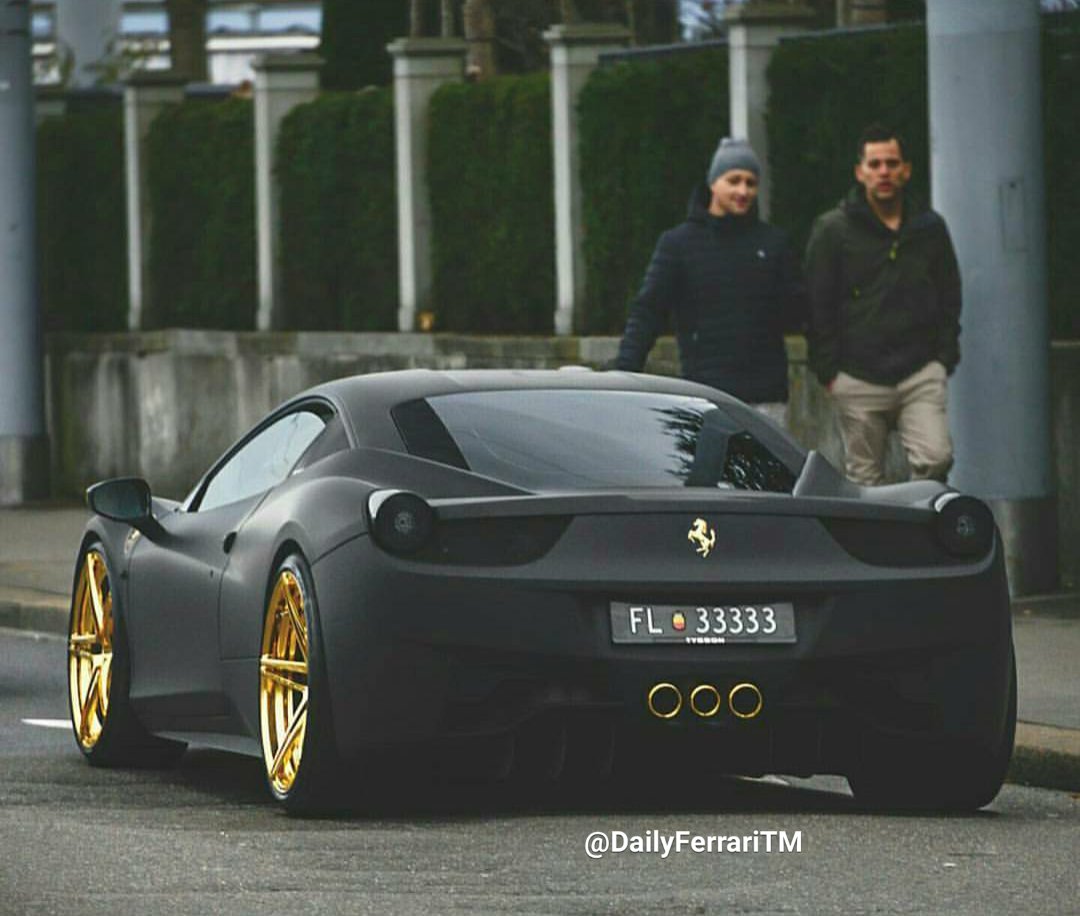 DailyFerrariTM's tweet photo. Black and gold. 😱.... #DailyFerrariTM #WWCTM #Cars #Ferrari https://t.co/5ZyRrfa93O