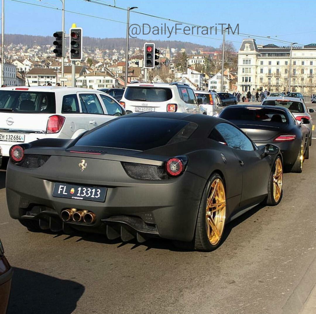 DailyFerrariTM's tweet photo. Black and gold. 😱.... #DailyFerrariTM #WWCTM #Cars #Ferrari https://t.co/5ZyRrfa93O