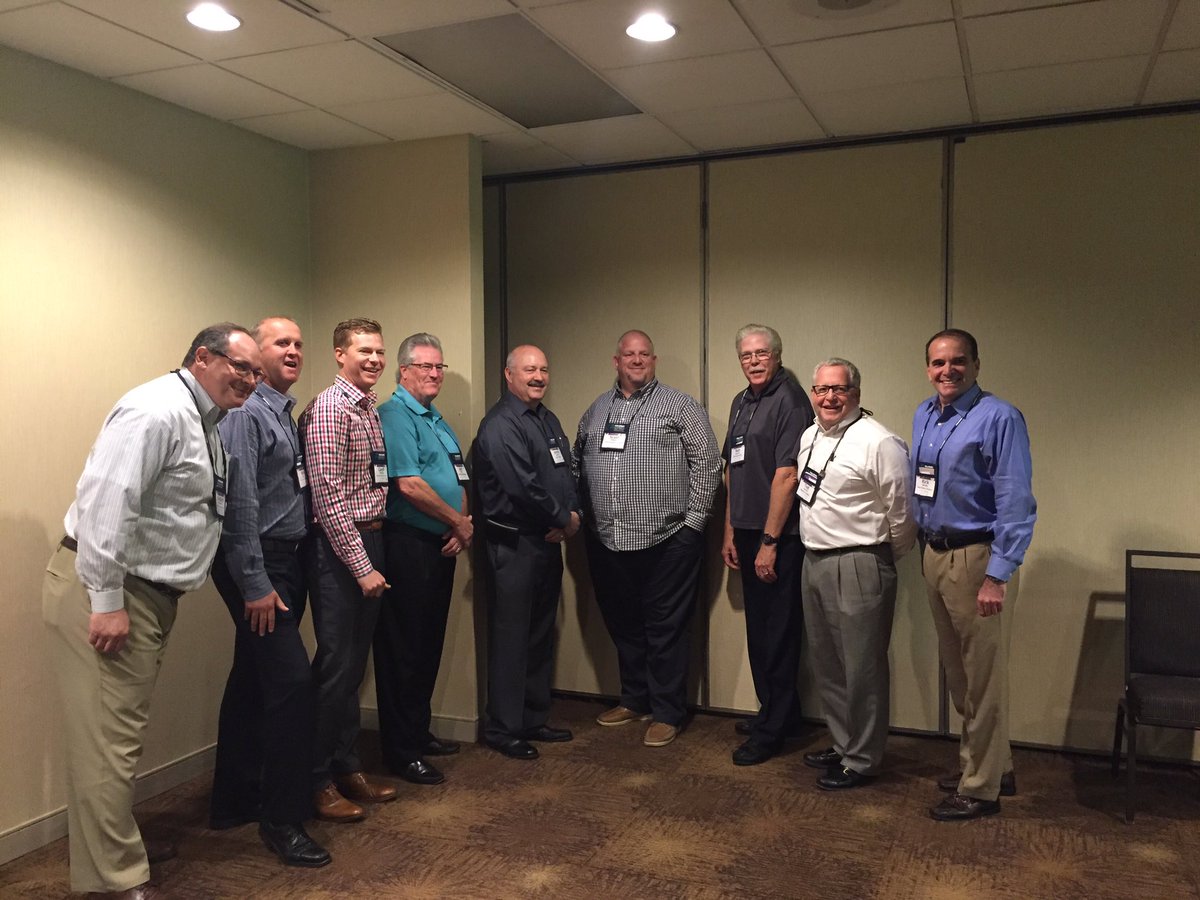 HotelPointEvent's tweet photo. Group #2, taking a moment for a quick photo before their next meeting #hp2016event https://t.co/7aNYSOPn3o