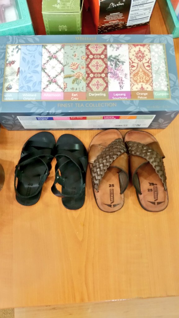 _Uskeman's tweet photo. #Bamba2 x #Sandals for baby mohd. 😍😍😍😍😍 https://t.co/YBUcqRoZhV