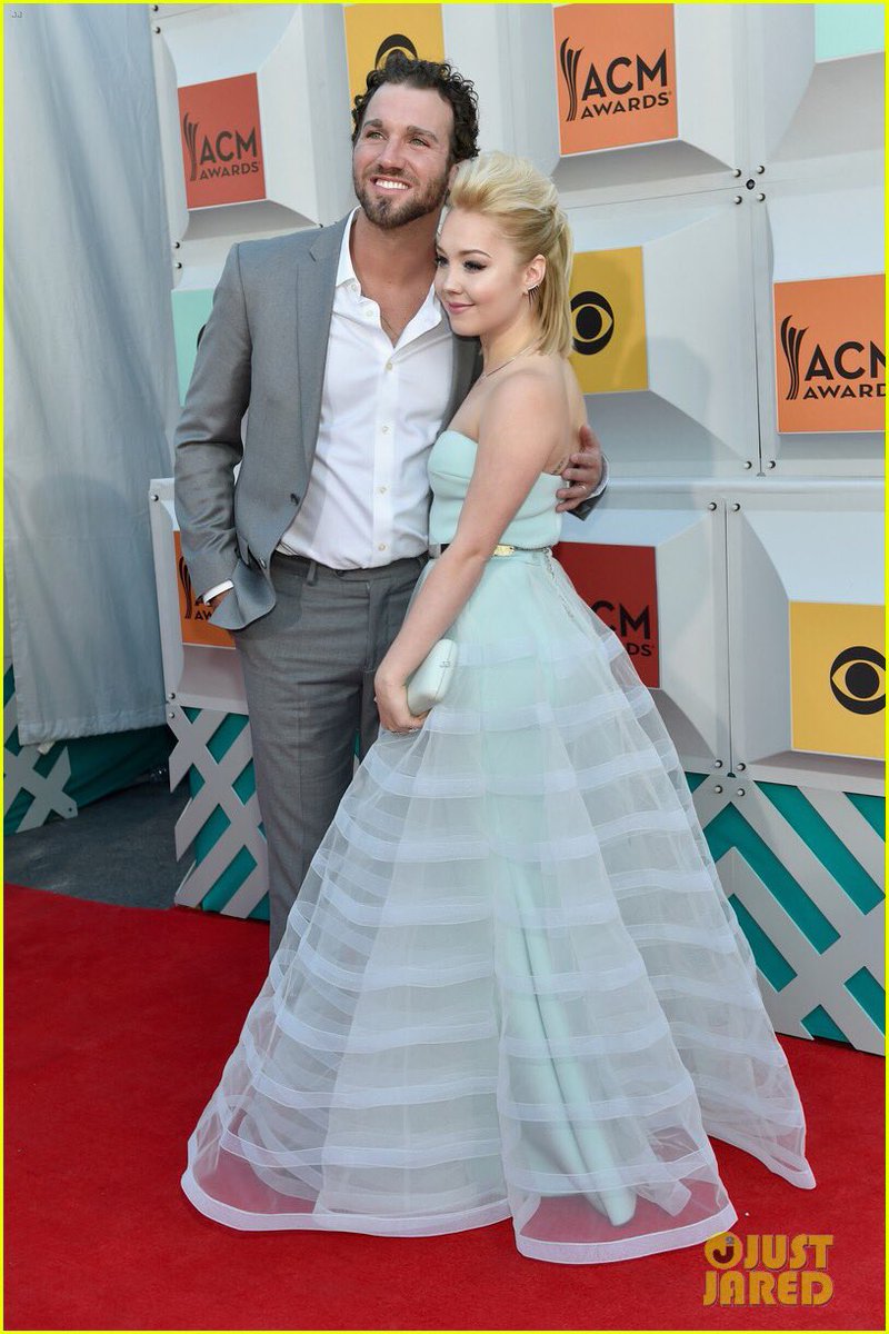 RaeLynn's tweet photo. #acms2016 https://t.co/TcKYLxaK4D