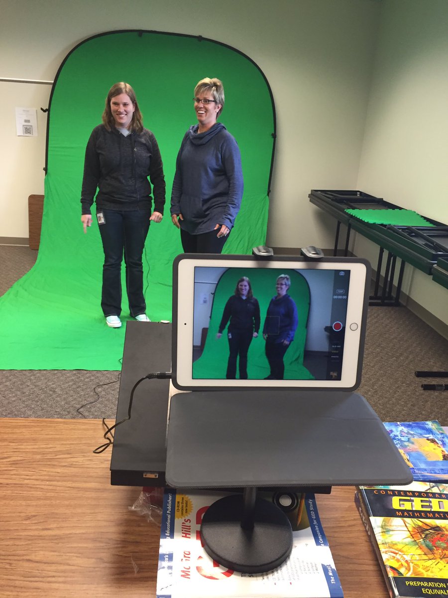 dlbarrett1's tweet photo. #ipadacademy having fun learning how to use green screen. https://t.co/6g3zAcsGFi