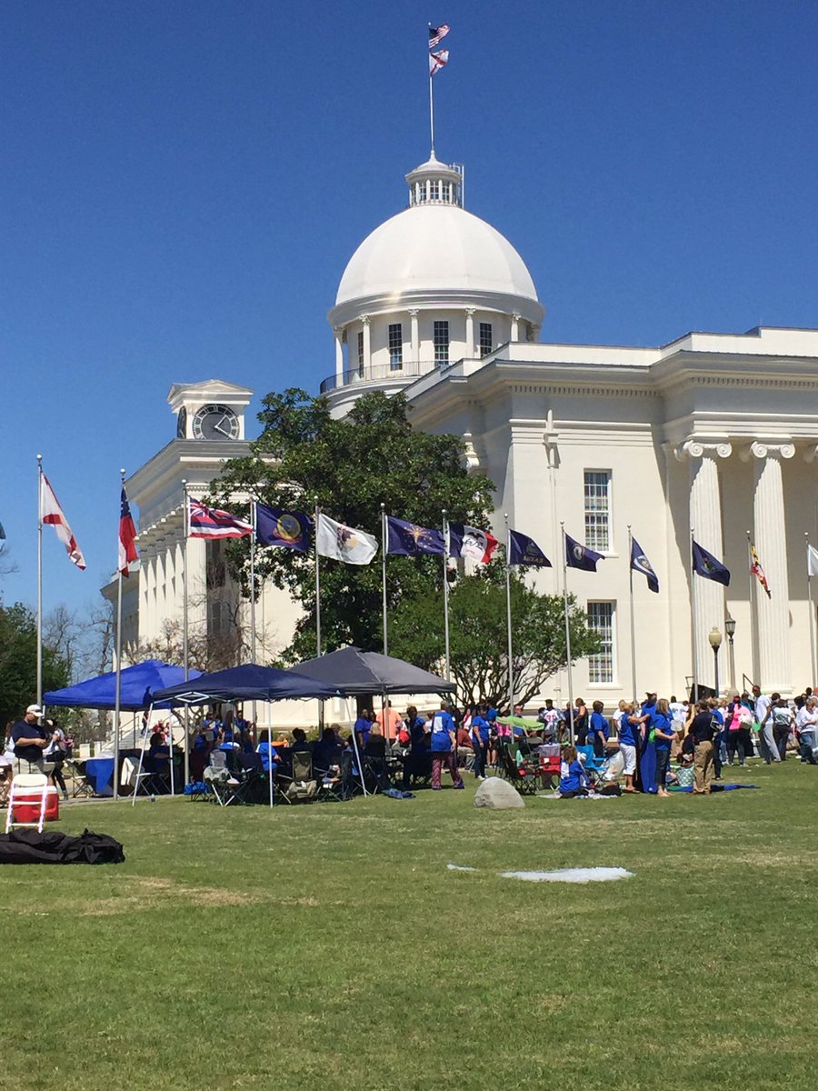 NotJesseBrdford's tweet photo. Celebrating Community Colleges at the State Capitol. #accsday2016 #ACCS https://t.co/mcOsq6qOYu