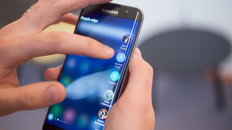 TeknoClicks's tweet photo. #Samsung #GalaxyS7 Beklenilenden Çok Daha Fazla Sattı https://t.co/xTP0NI1Evy https://t.co/x5xgTvQuM3